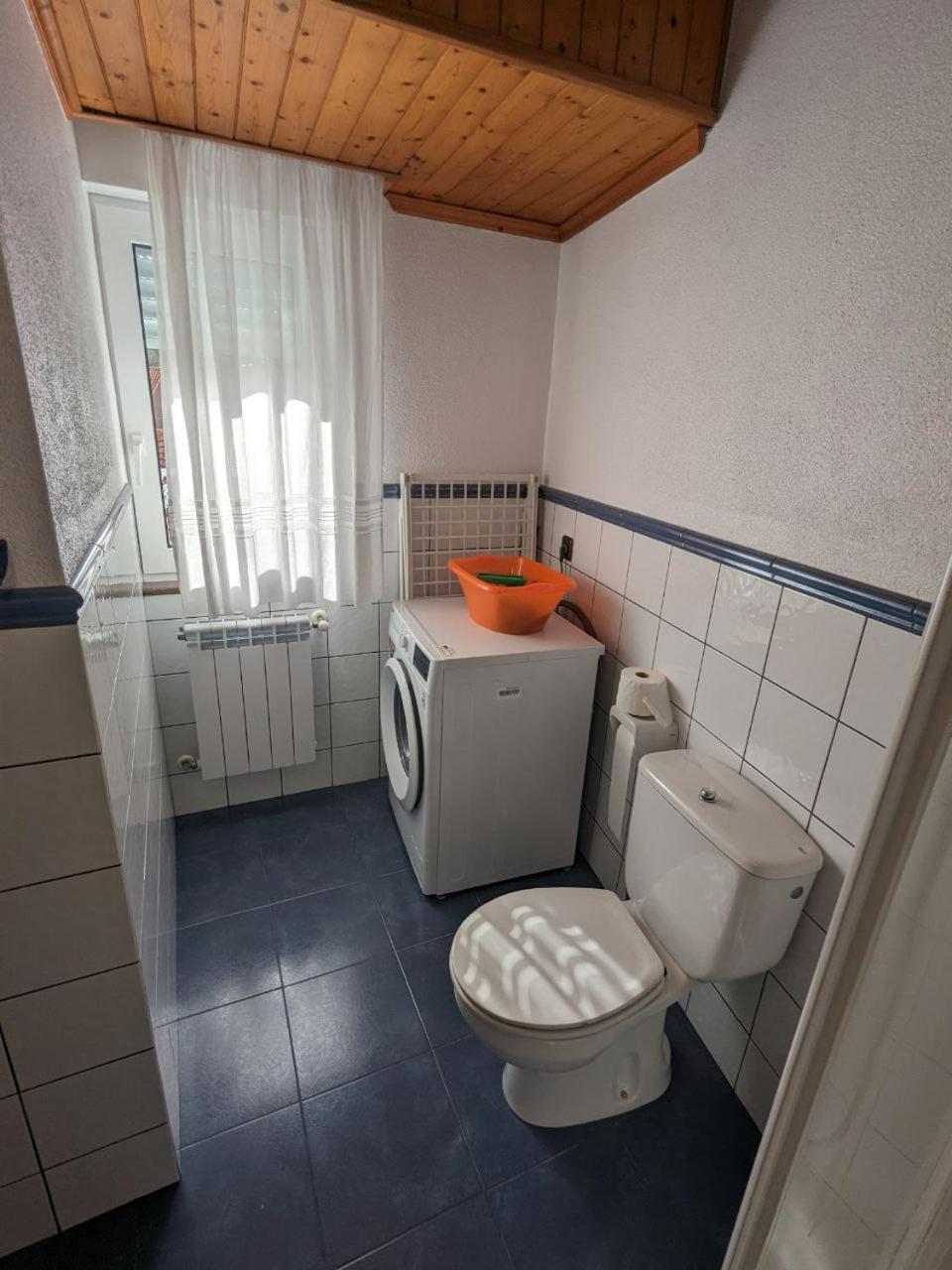 Hotel Vivienda Turistica Vacacional Maricarmen Arou Exterior foto